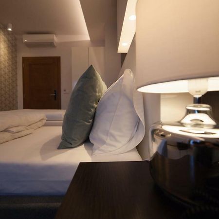 Novopolska - Hotel I Restauracja Косцян Екстер'єр фото