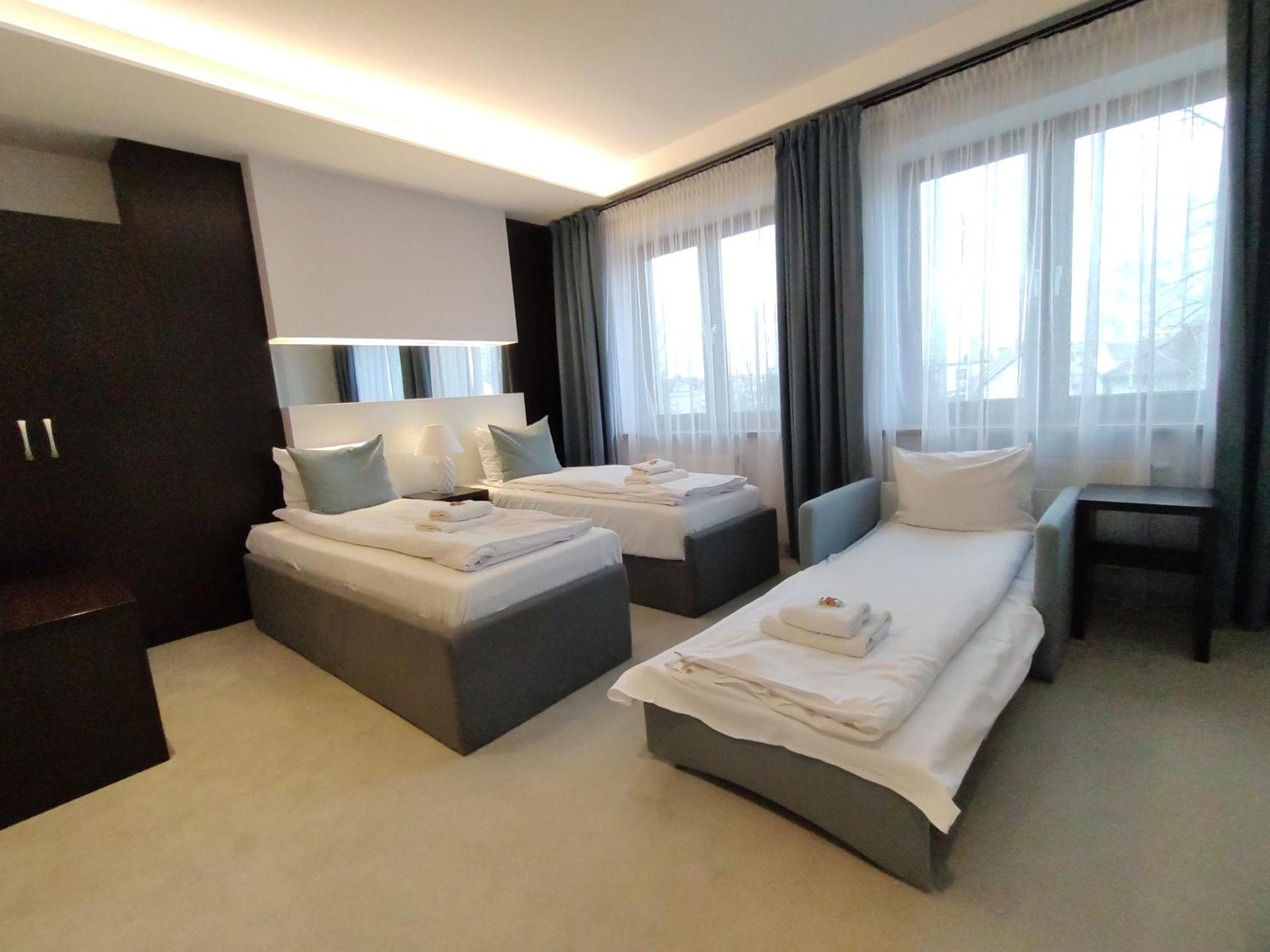 Novopolska - Hotel I Restauracja Косцян Екстер'єр фото