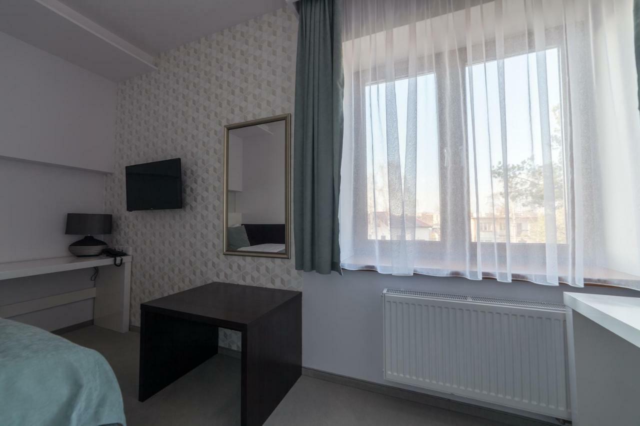 Novopolska - Hotel I Restauracja Косцян Екстер'єр фото