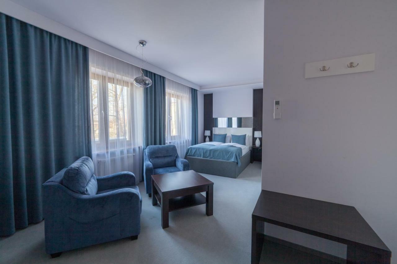 Novopolska - Hotel I Restauracja Косцян Екстер'єр фото